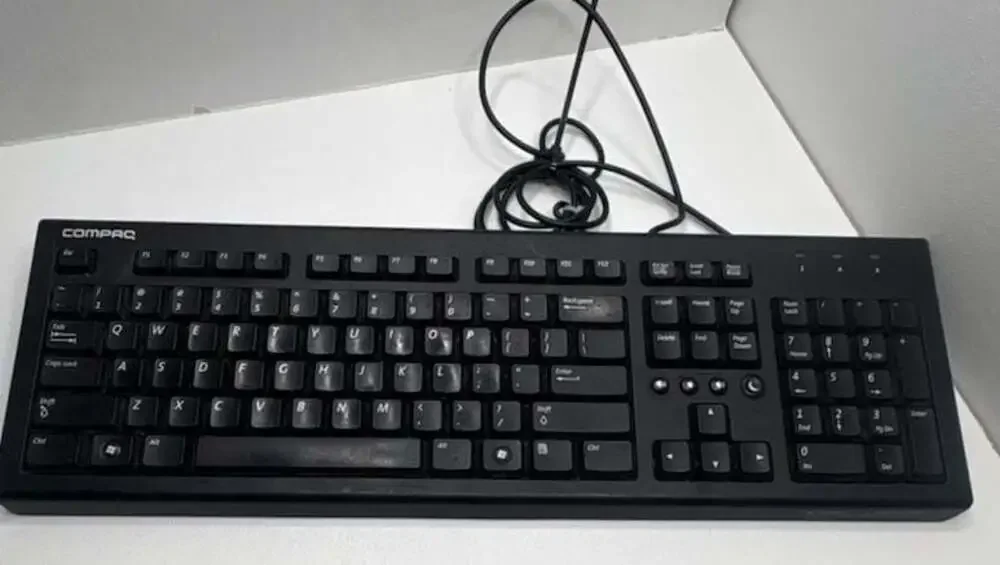 Compaq PR1101 PS/2 Wired Standard Multimedia Keyboard